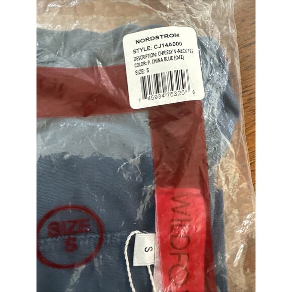 NWT Nordstrom Wildfox Size Small Chrissy V Neck Tee China Blue Short Sleeve New - Picture 3 of 3